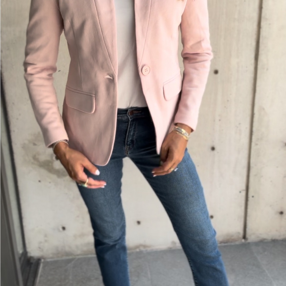 Chic Pink Blazer with Relaxed Fit and Minimalist Design